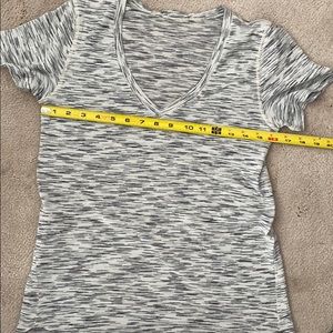 Lululemon black /gray  ss tee shirt.